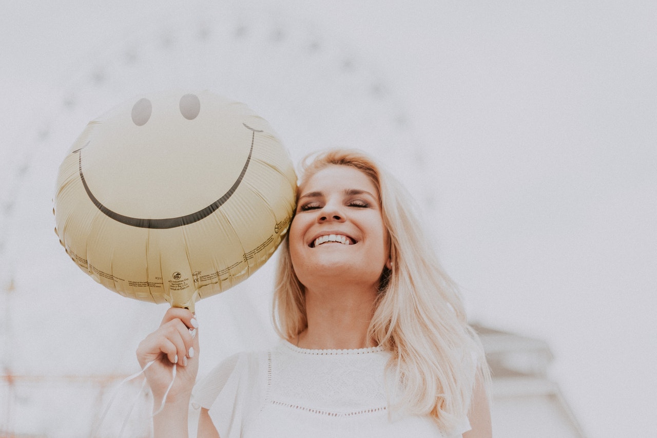 Happy Face - Human brains are attracted to faces.